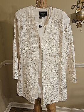 Elegant White Floral Lace Three Piece Skirt Suit